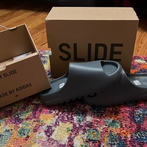 Yeezy Slides size 8